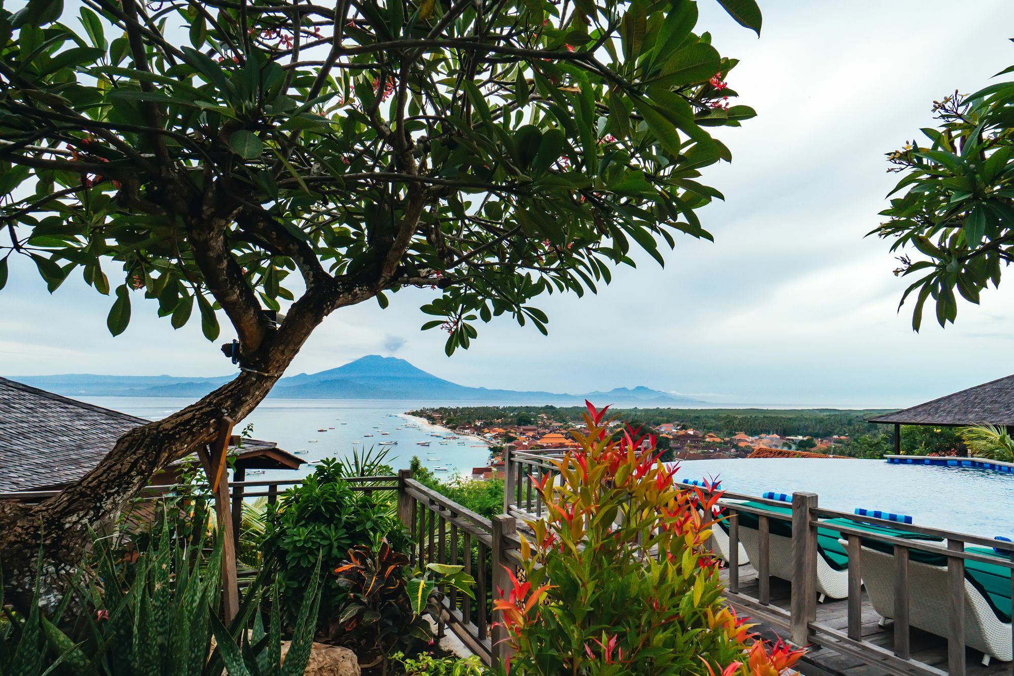 Jenggala Hill Hotell Nusa Lembongan Exteriör bild