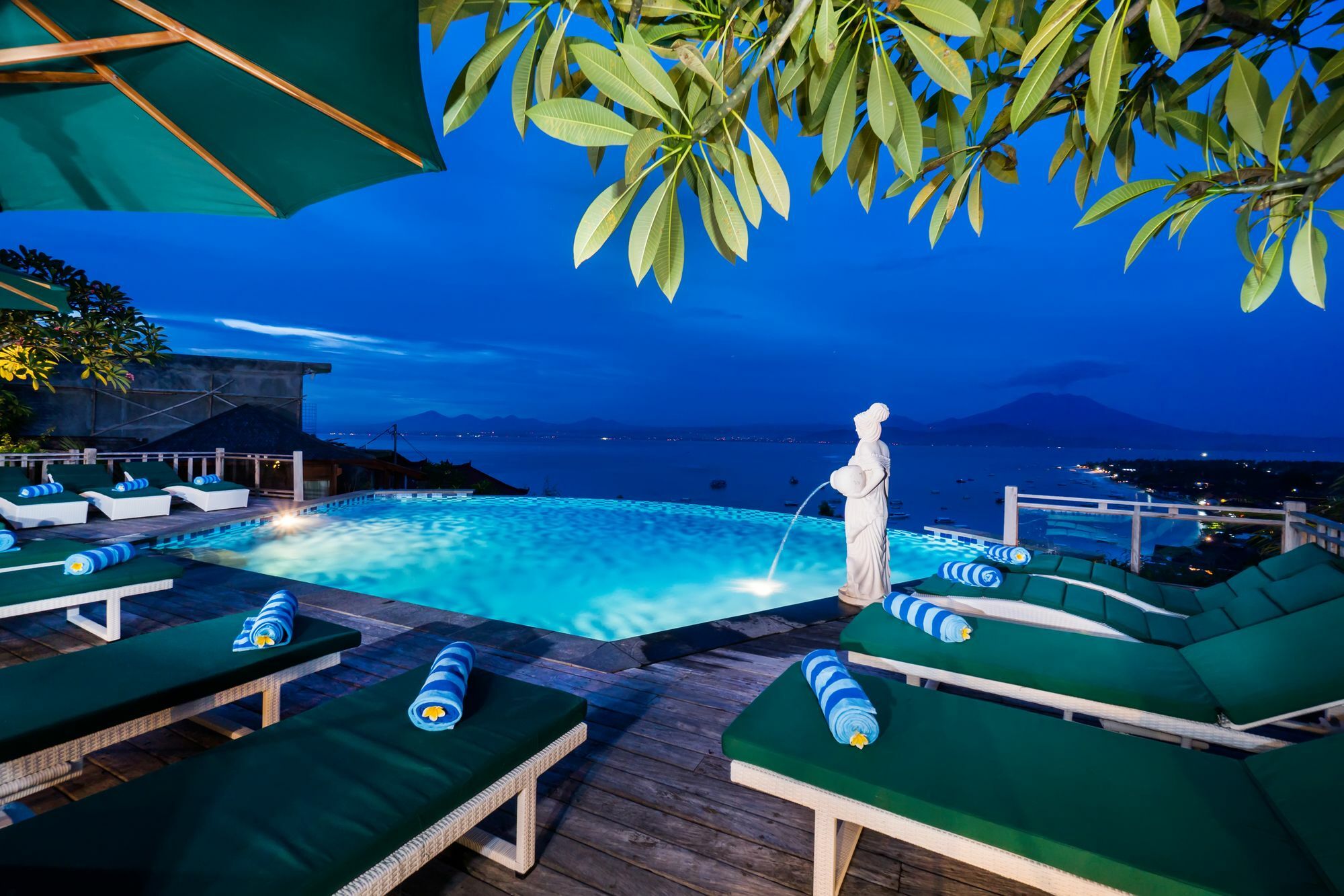 Jenggala Hill Hotell Nusa Lembongan Exteriör bild